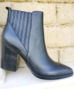 Marc Fisher Women'S Alva Heeled Boot in Black Leather